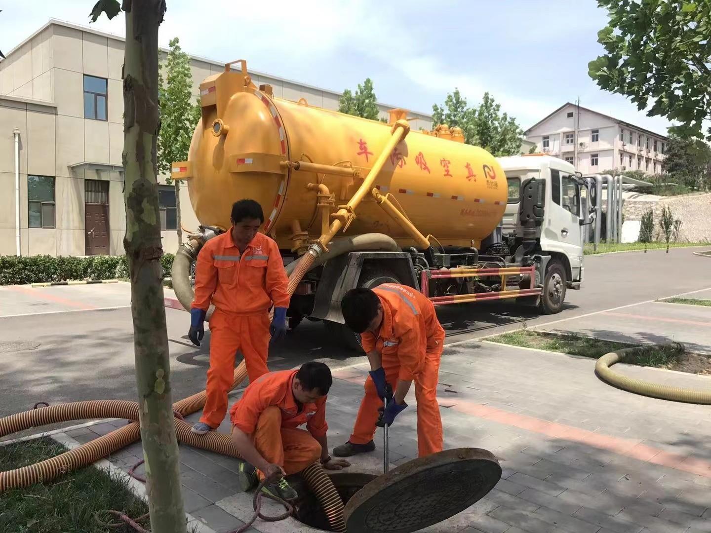 太湖化粪池清理与5-8吨吸粪车施工效率分析